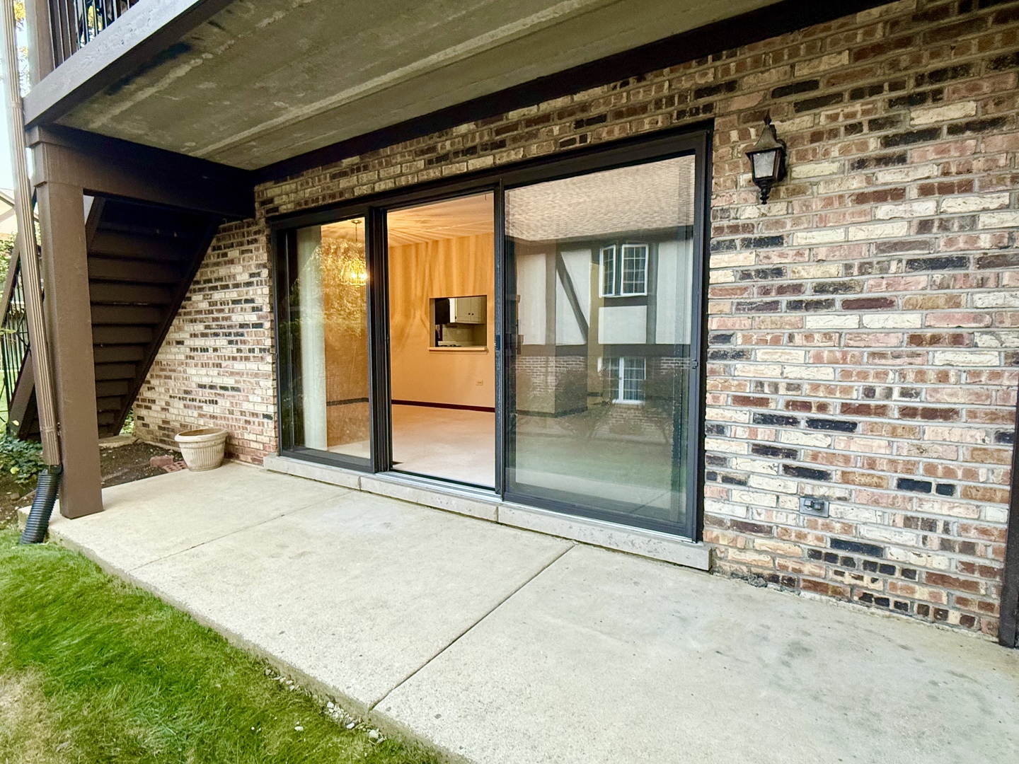 222 Stanhope Drive #B, Willowbrook, IL 60527