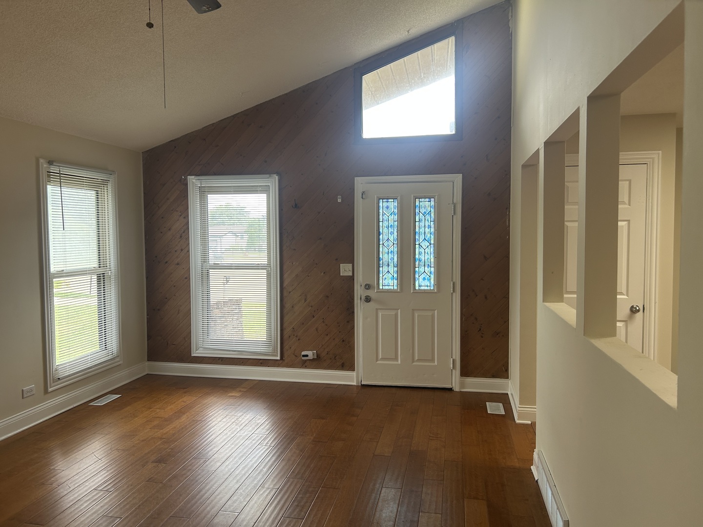 718 Michigan Avenue #718, South Elgin, IL 60177