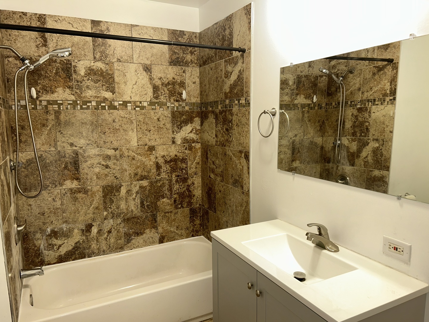 718 Michigan Avenue #718, South Elgin, IL 60177