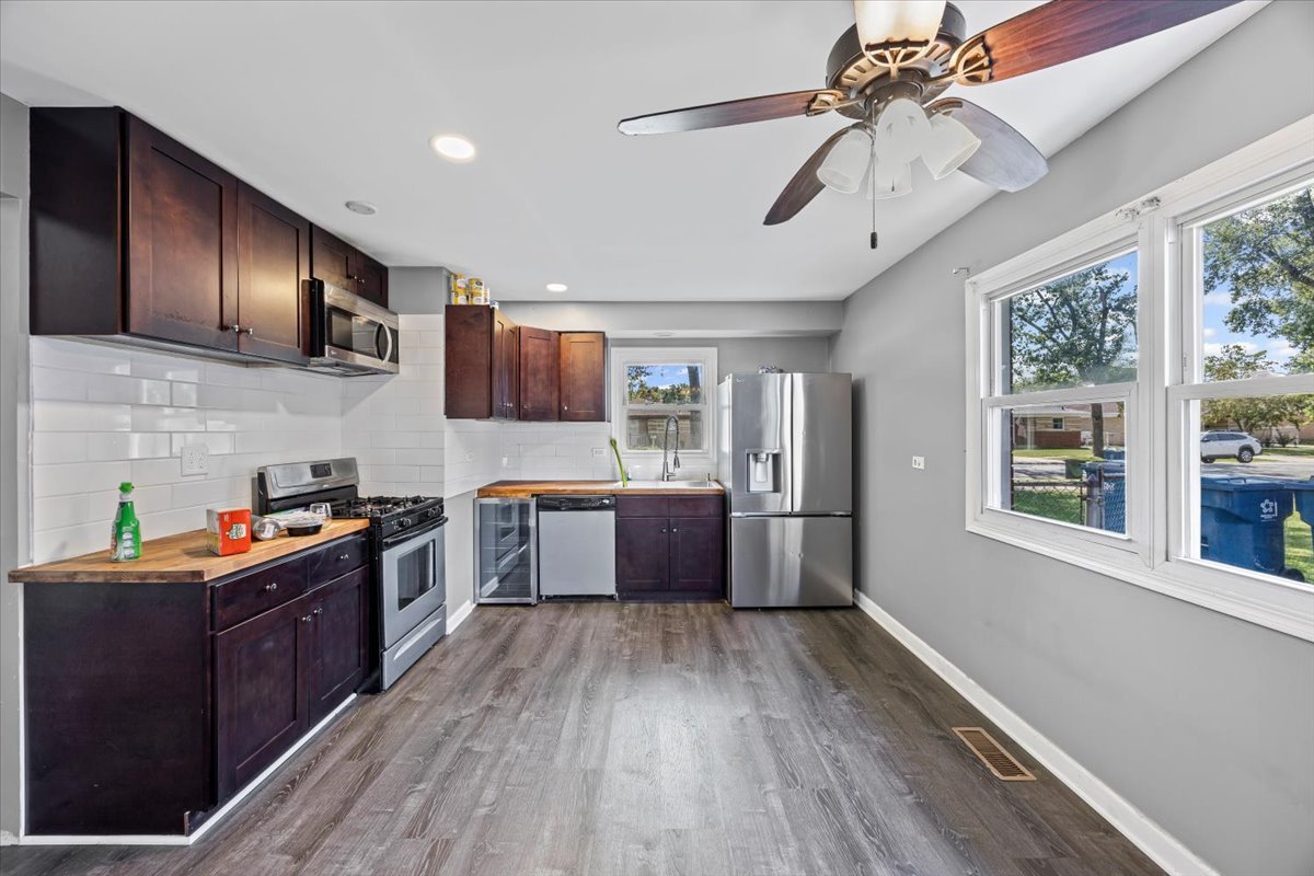 3810 153rd Street, Midlothian, IL 60445