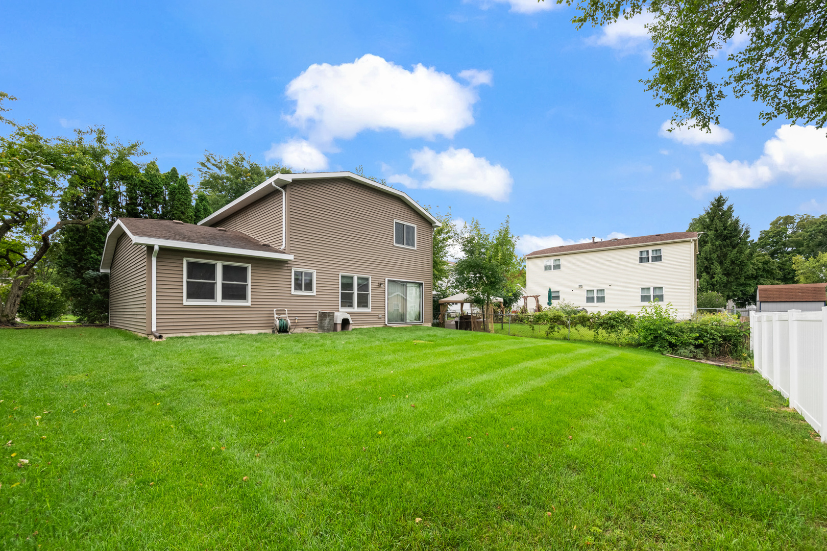 6 Wild Rose Court, Streamwood, IL 60107