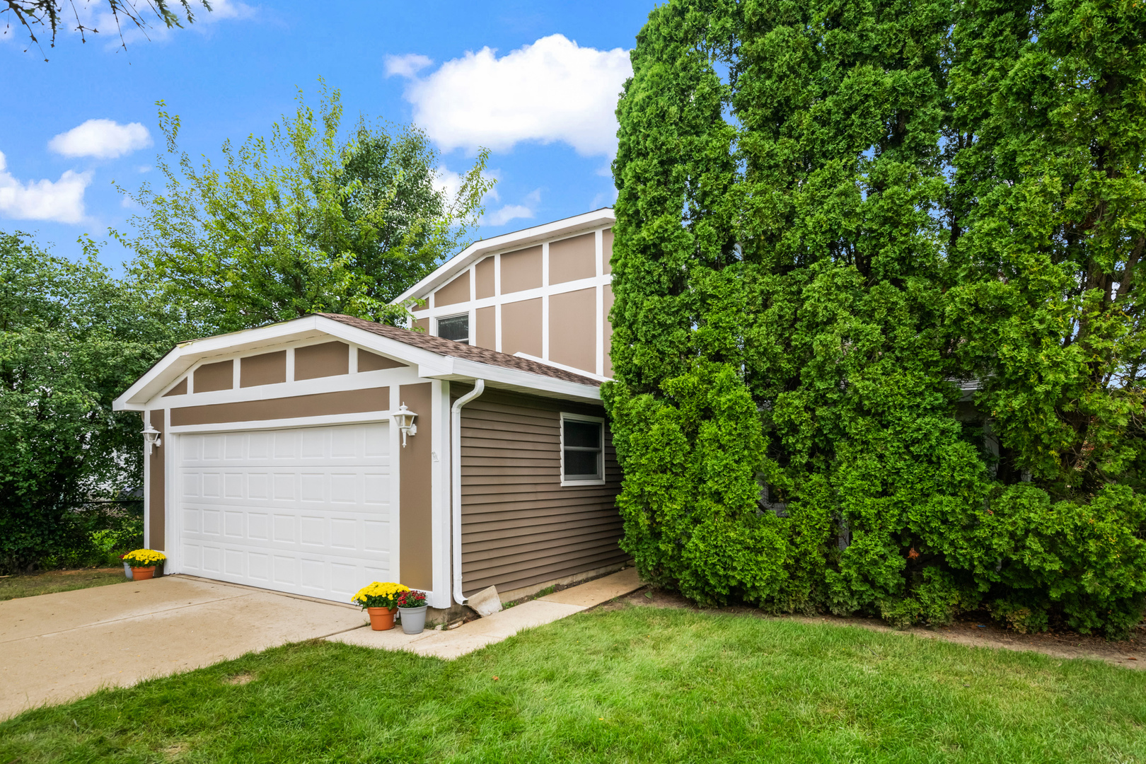 6 Wild Rose Court, Streamwood, IL 60107