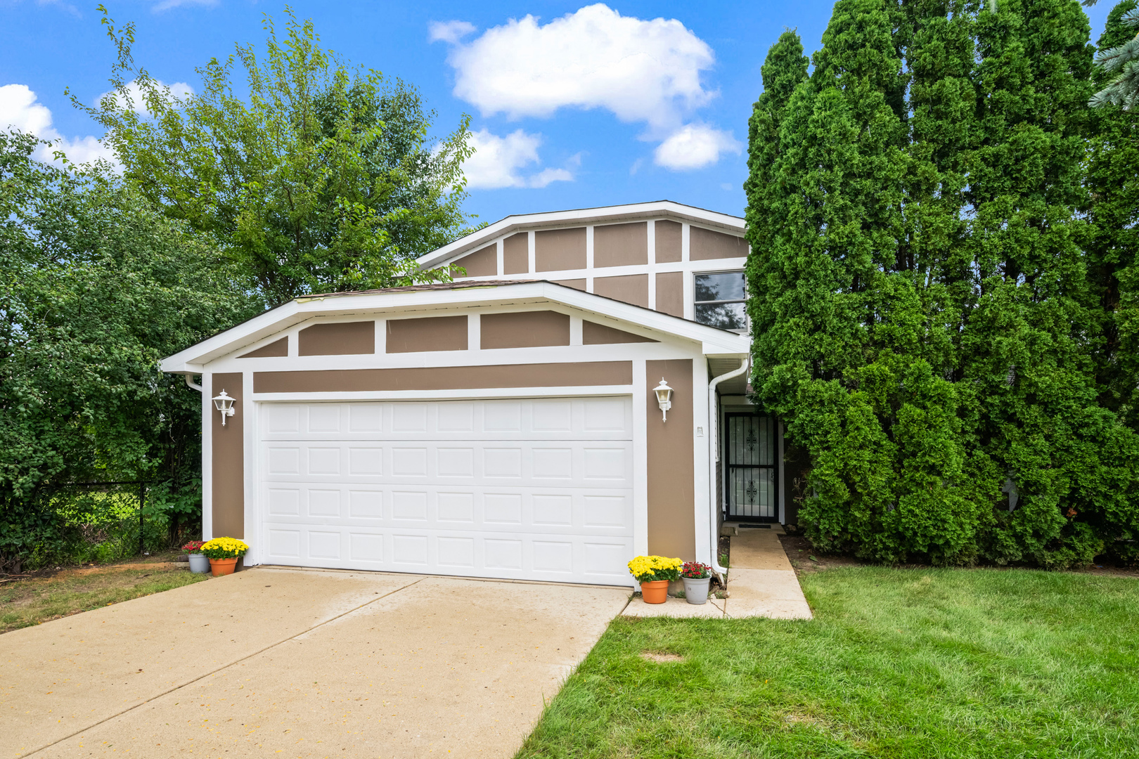 6 Wild Rose Court, Streamwood, IL 60107