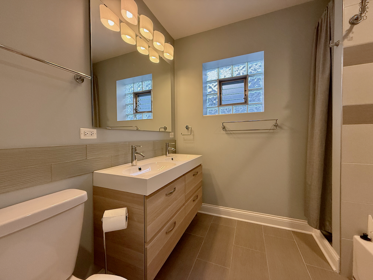 5128 W Carmen Avenue #2, Chicago, IL 60630