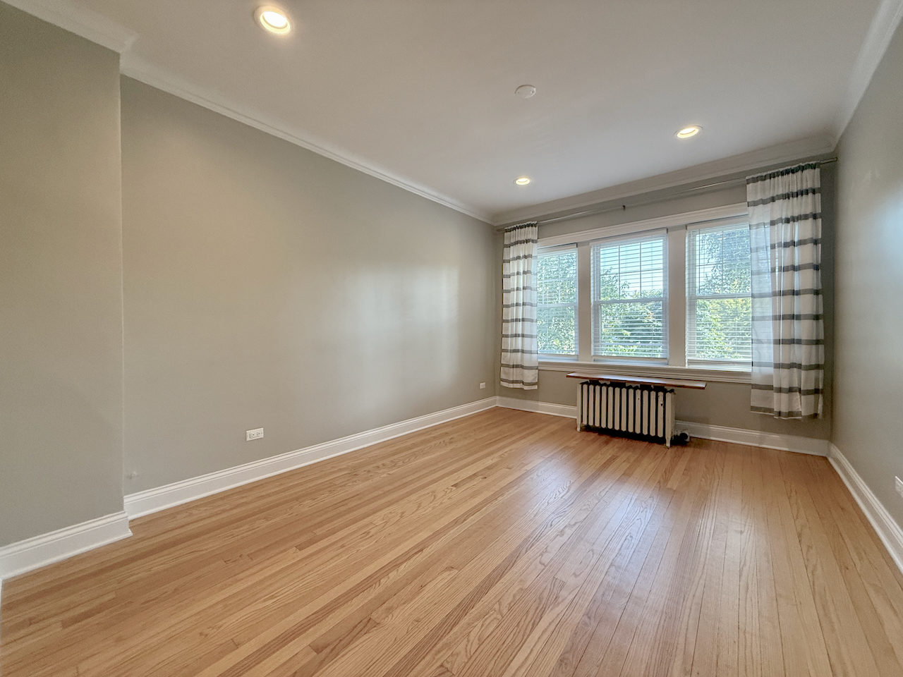 5128 W Carmen Avenue #2, Chicago, IL 60630