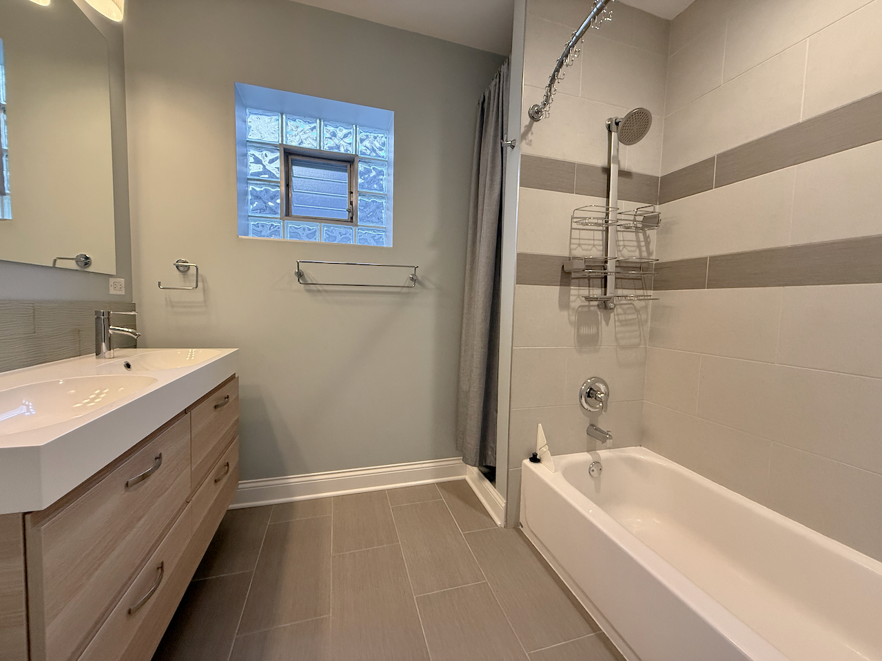 5128 W Carmen Avenue #2, Chicago, IL 60630