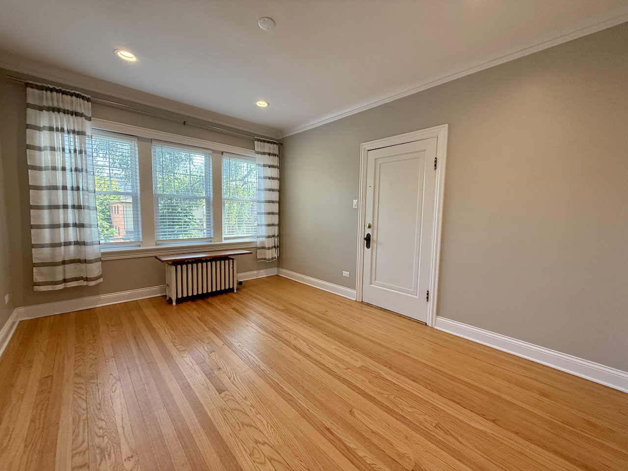 5128 W Carmen Avenue #2, Chicago, IL 60630