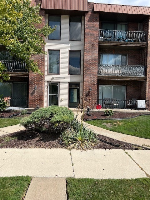 17701 Park Boulevard #203, Lansing, IL 60438