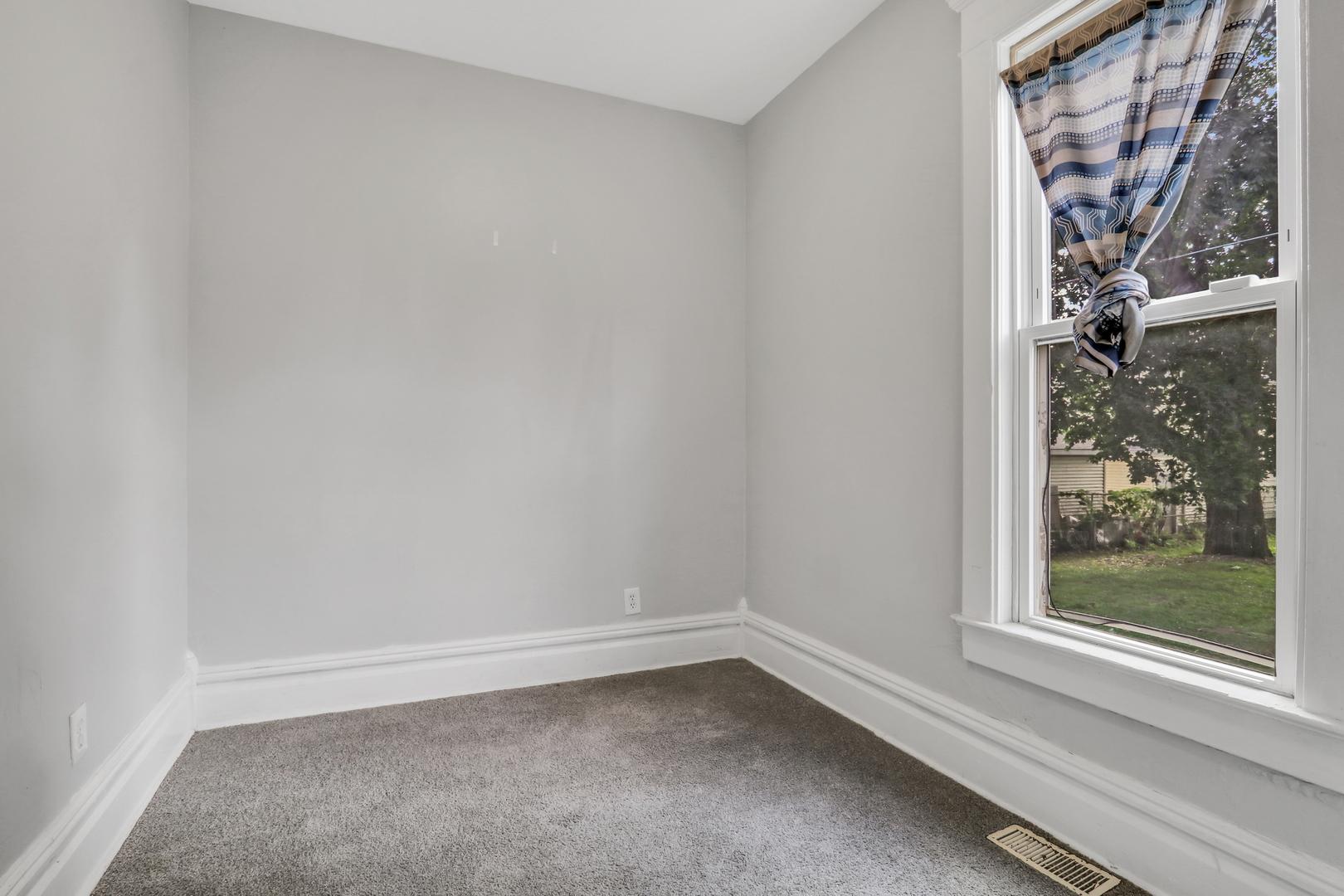 725 18th Street, North Chicago, IL 60064