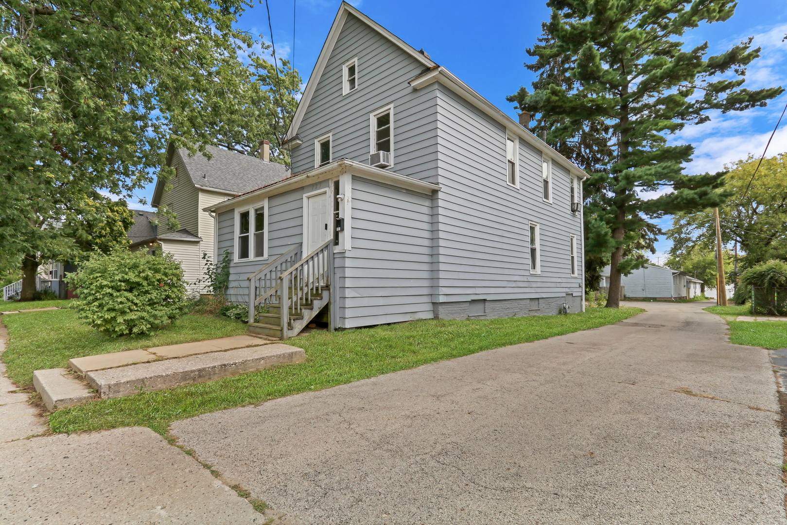 725 18th Street, North Chicago, IL 60064