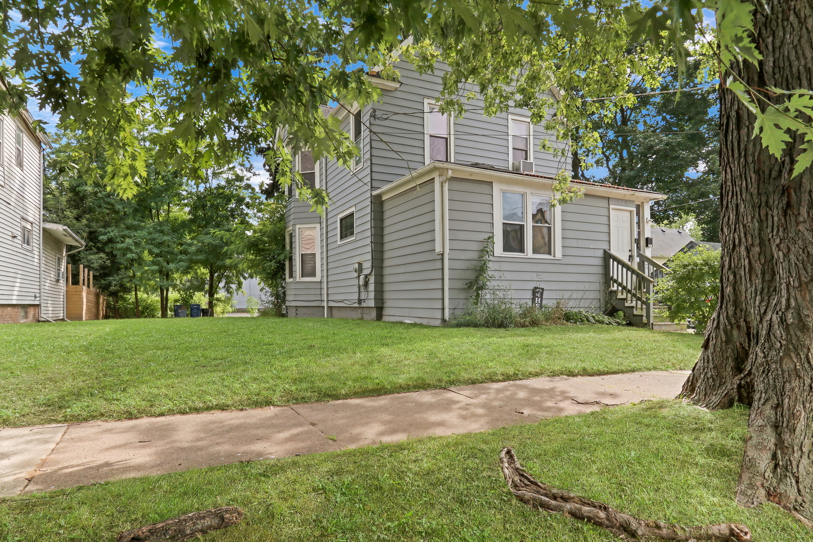 725 18th Street, North Chicago, IL 60064