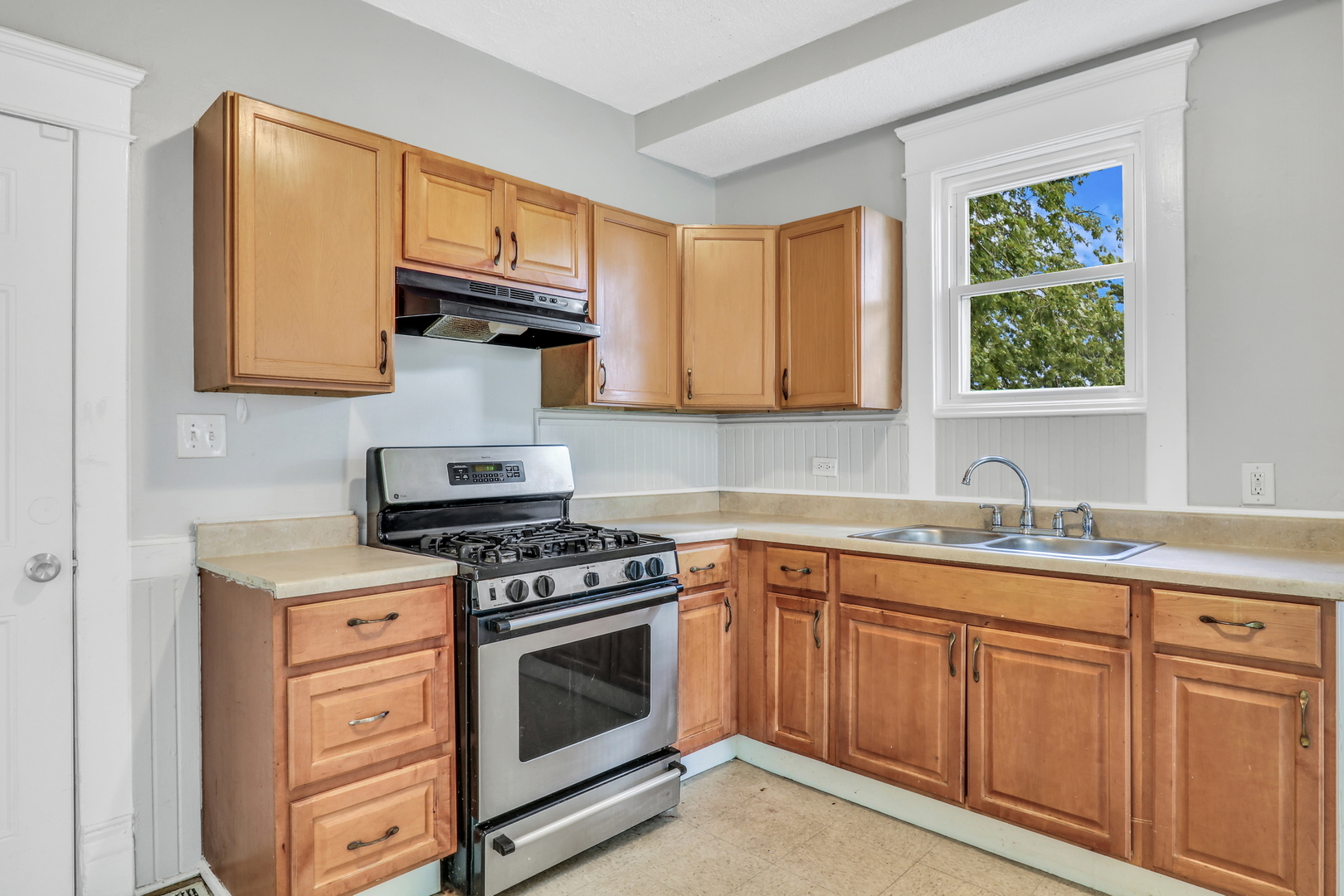 725 18th Street, North Chicago, IL 60064