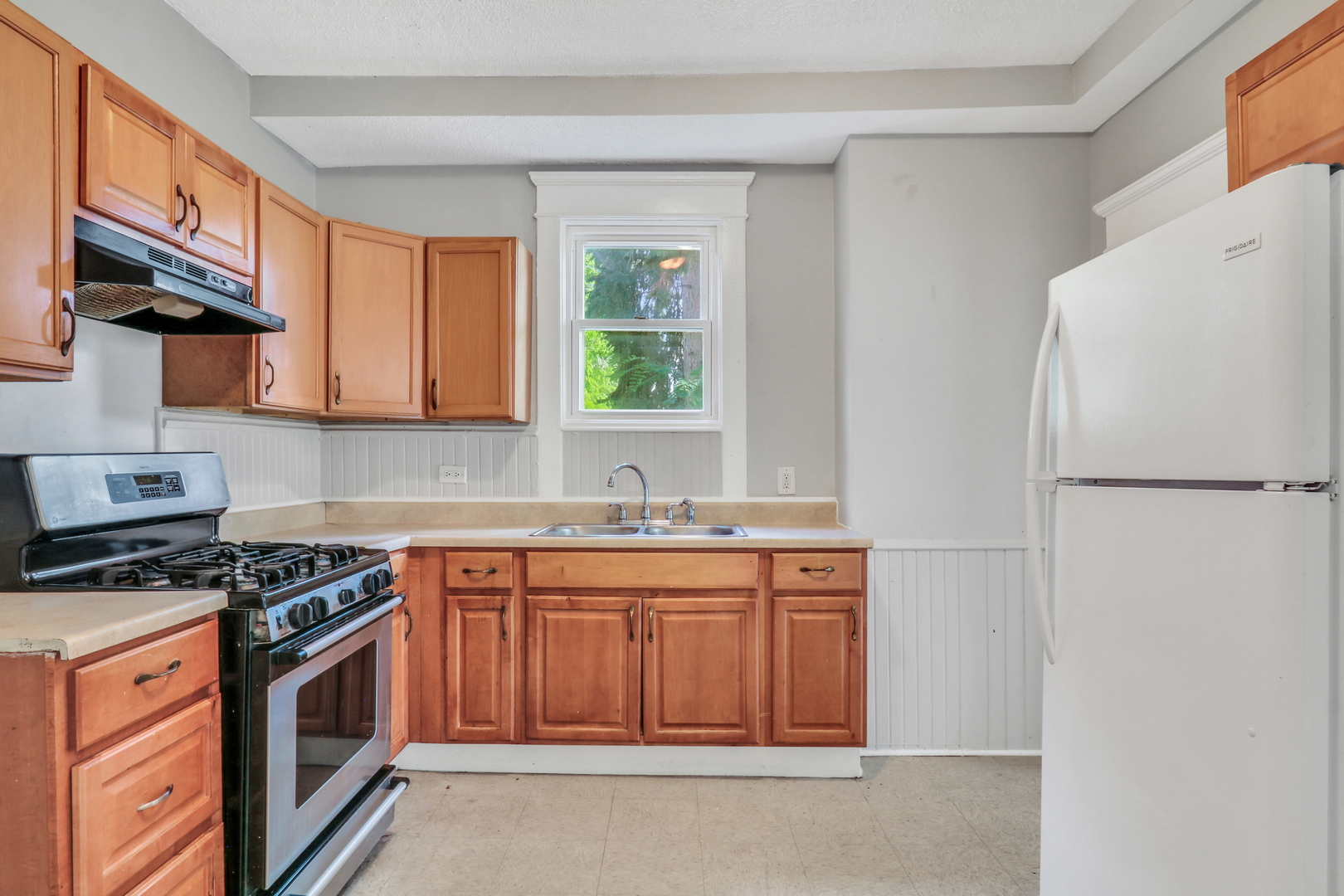 725 18th Street, North Chicago, IL 60064