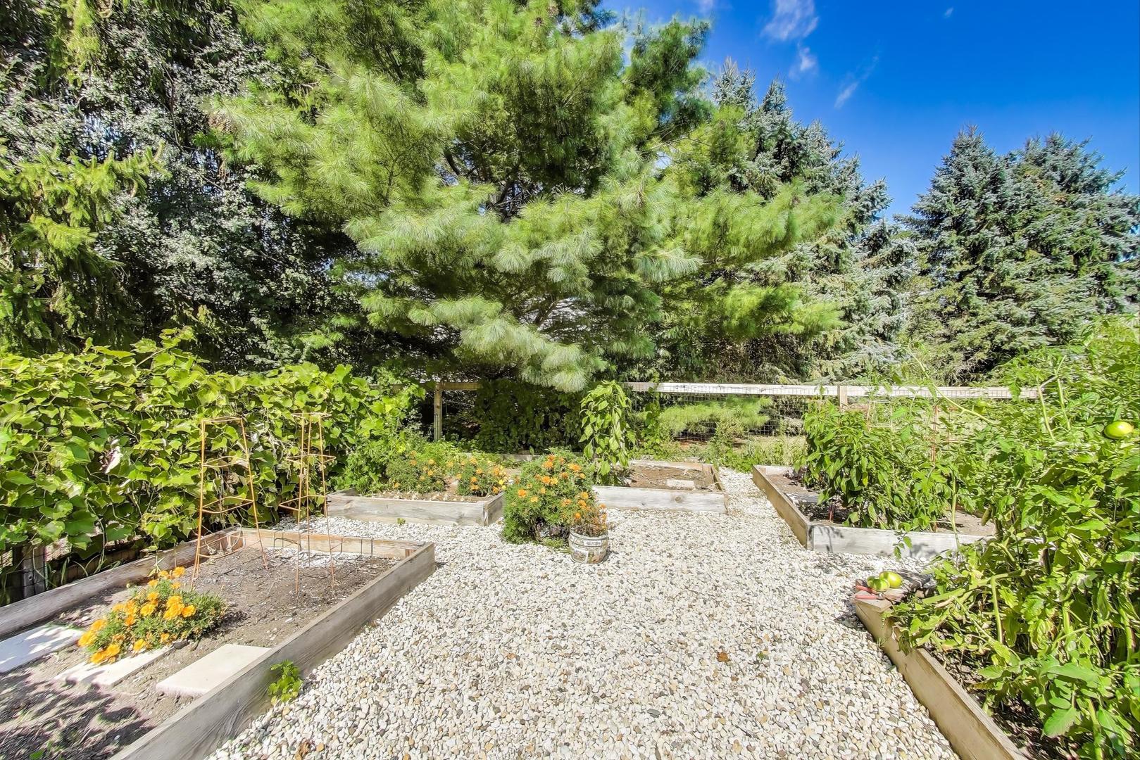 9623 N Hunters Lane, Spring Grove, IL 60081