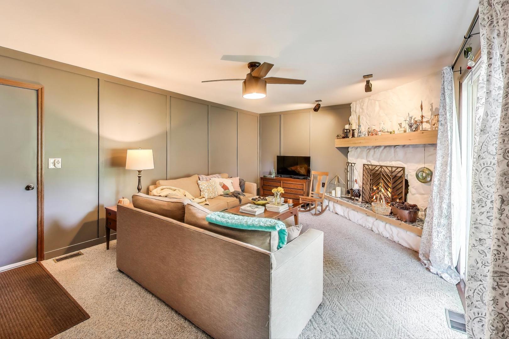 9623 N Hunters Lane, Spring Grove, IL 60081
