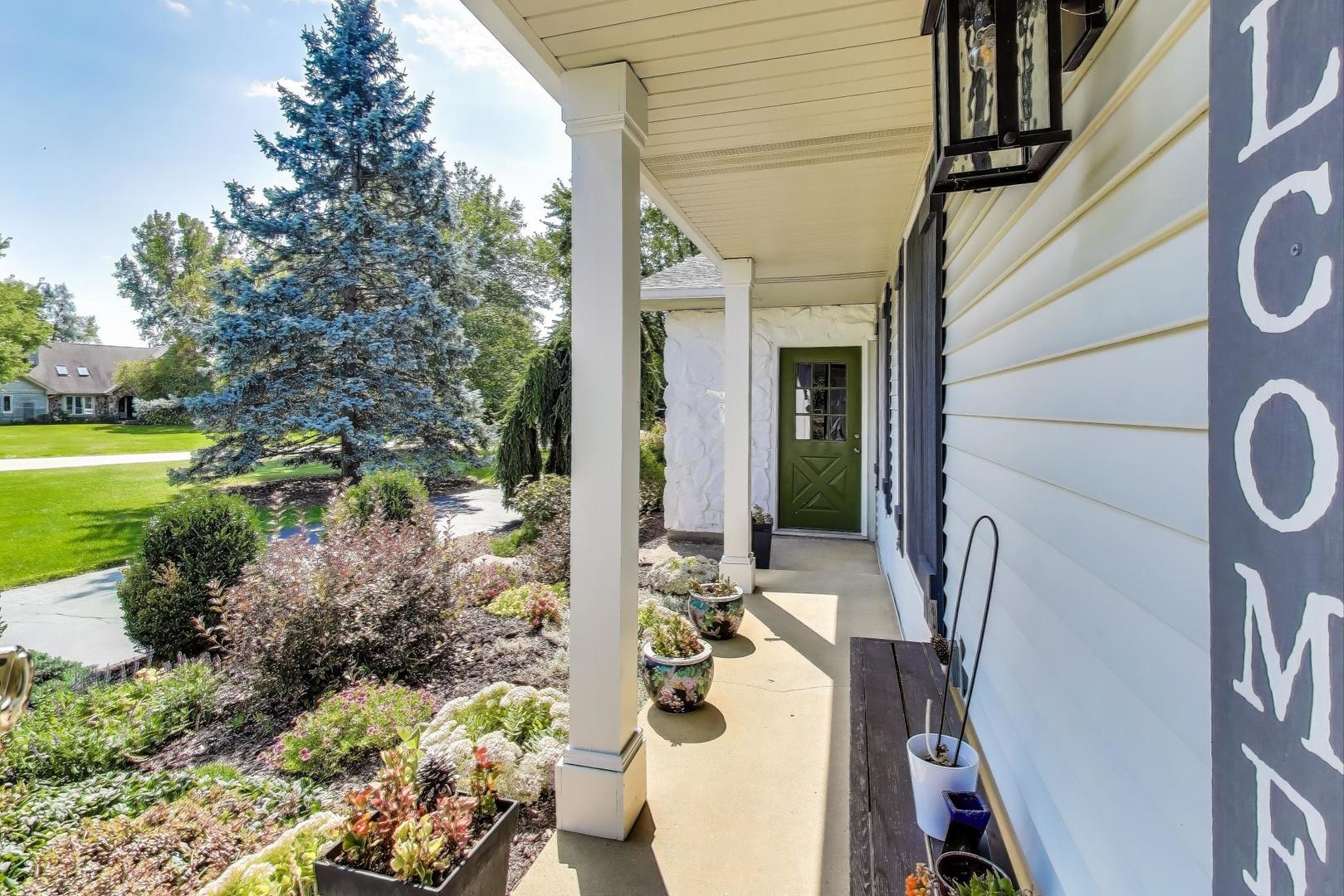 9623 N Hunters Lane, Spring Grove, IL 60081