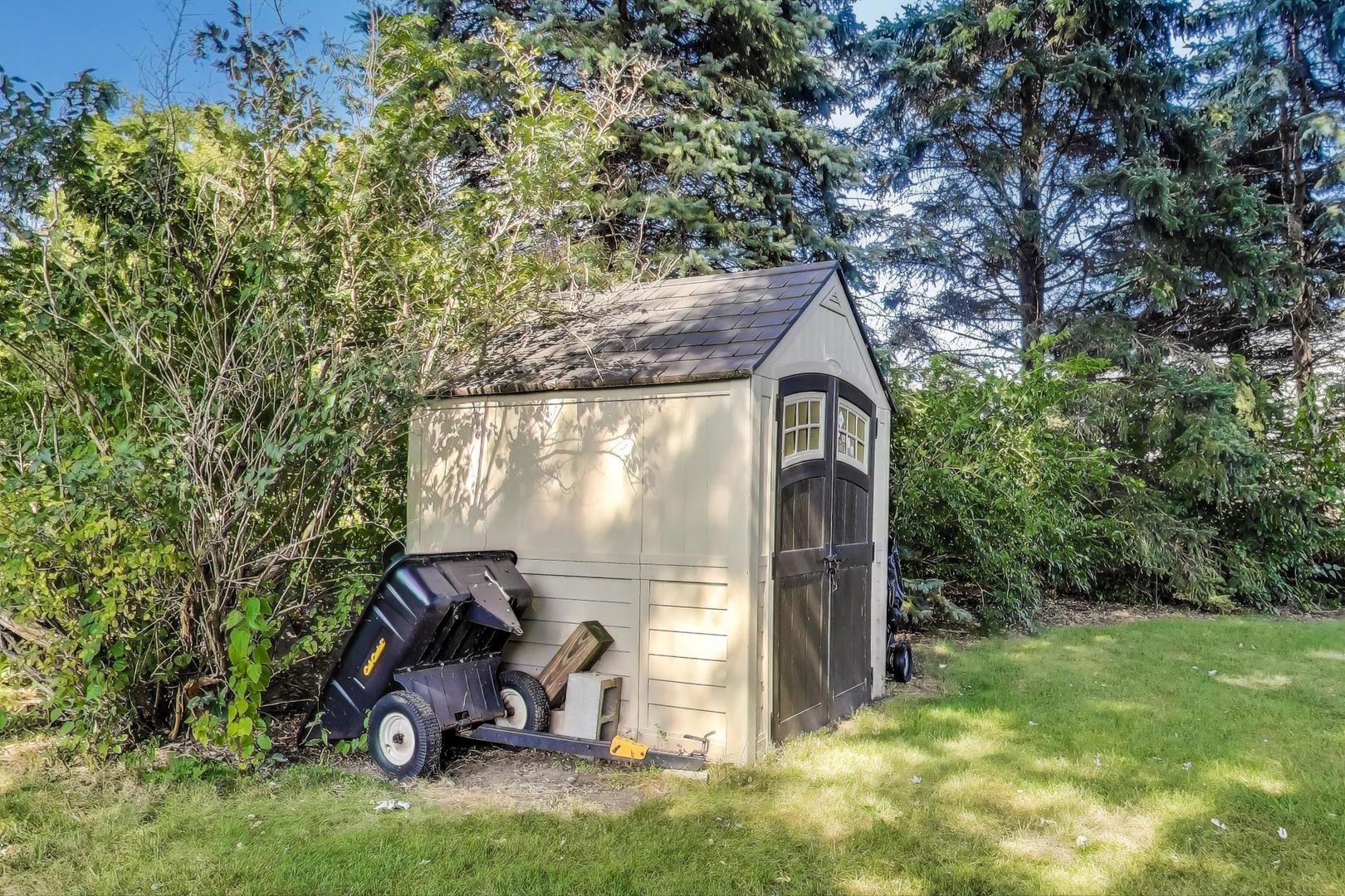 9623 N Hunters Lane, Spring Grove, IL 60081