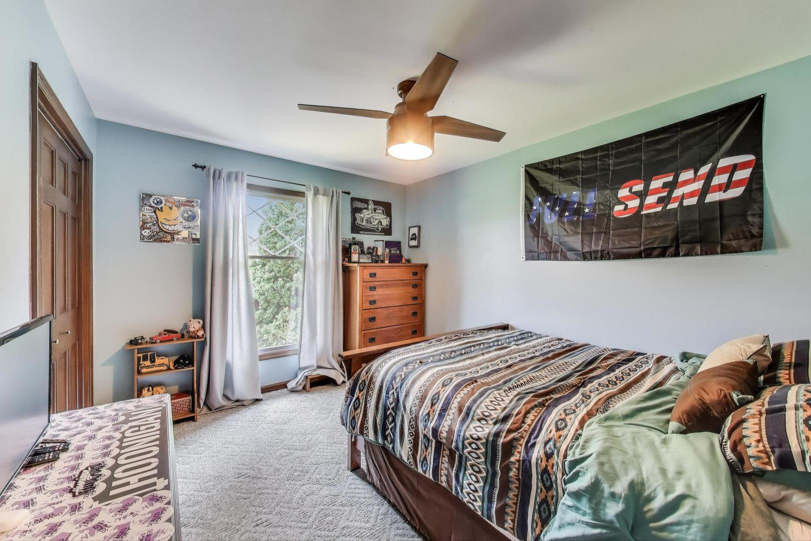 9623 N Hunters Lane, Spring Grove, IL 60081