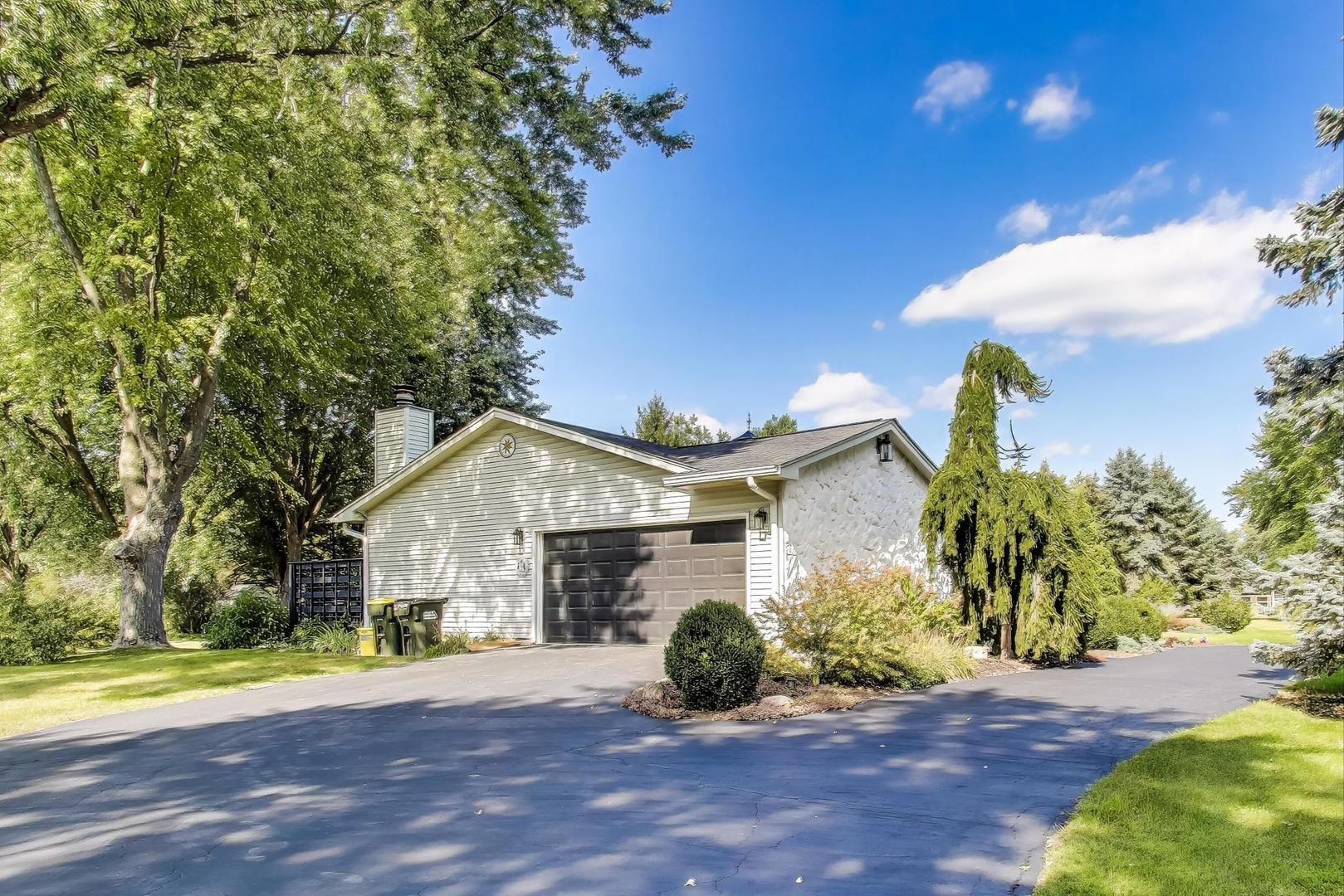 9623 N Hunters Lane, Spring Grove, IL 60081