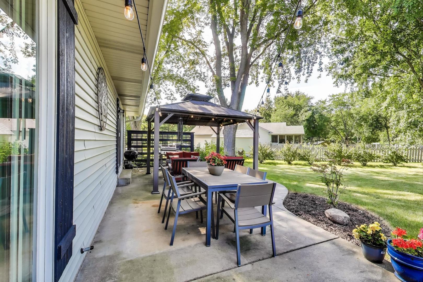 9623 N Hunters Lane, Spring Grove, IL 60081