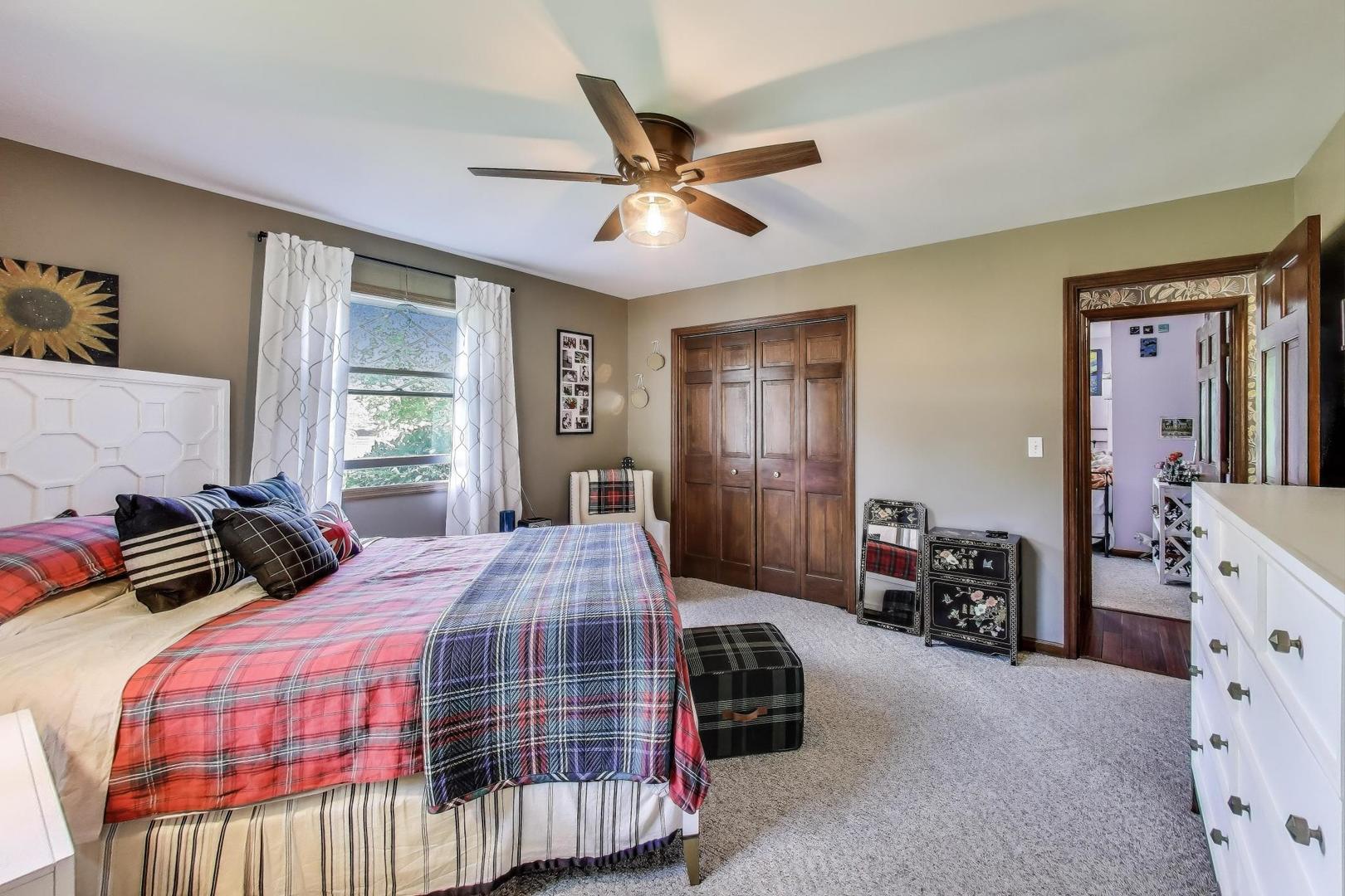 9623 N Hunters Lane, Spring Grove, IL 60081