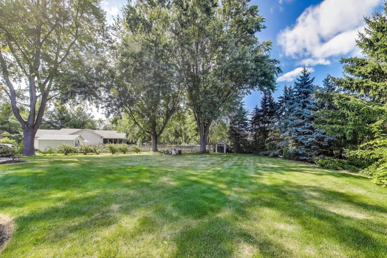 9623 N Hunters Lane, Spring Grove, IL 60081