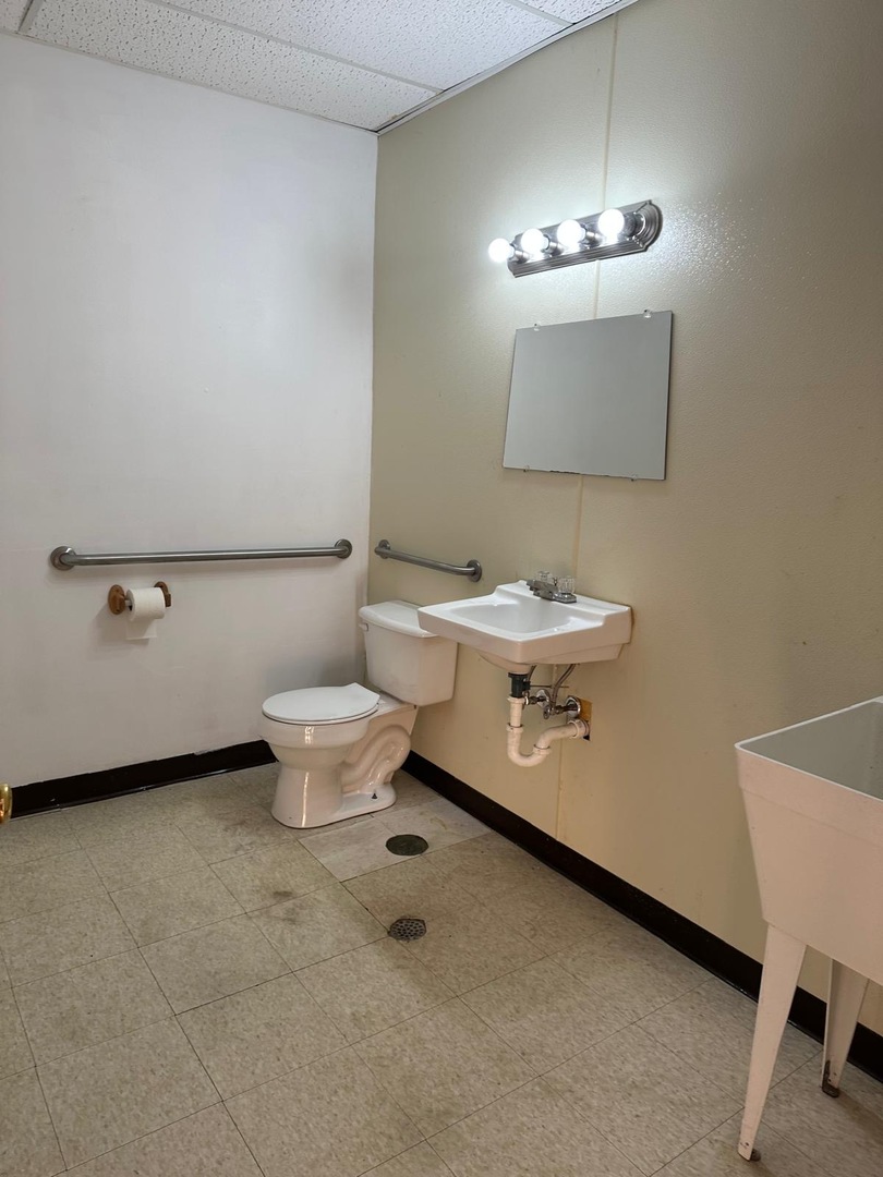 1511 Morrissey Drive, Bloomington, IL 61701