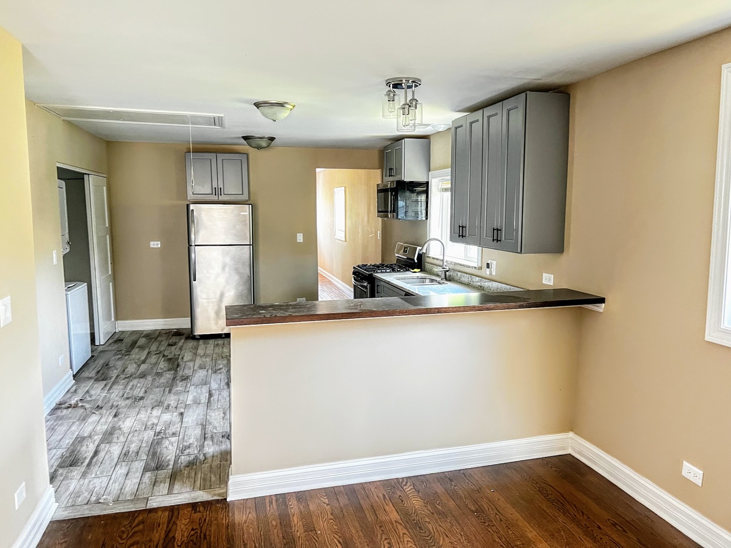5328 W Leland Avenue #2, Chicago, IL 60630