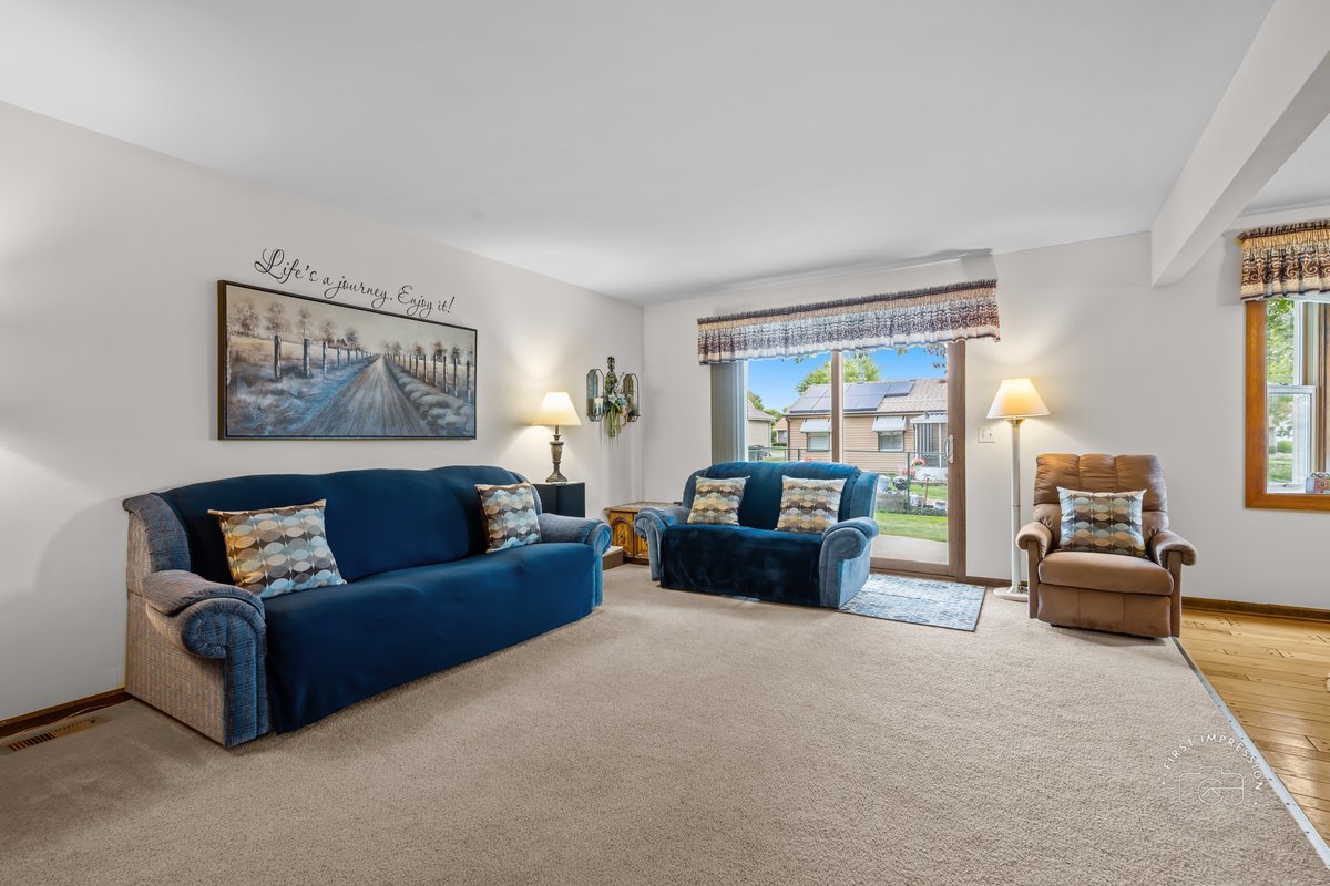 877 Malibu Court, Carol Stream, IL 60188