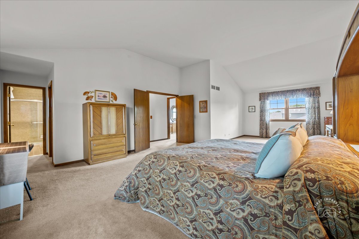 877 Malibu Court, Carol Stream, IL 60188