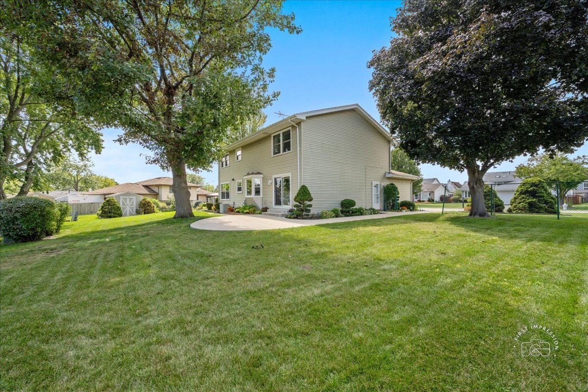 877 Malibu Court, Carol Stream, IL 60188
