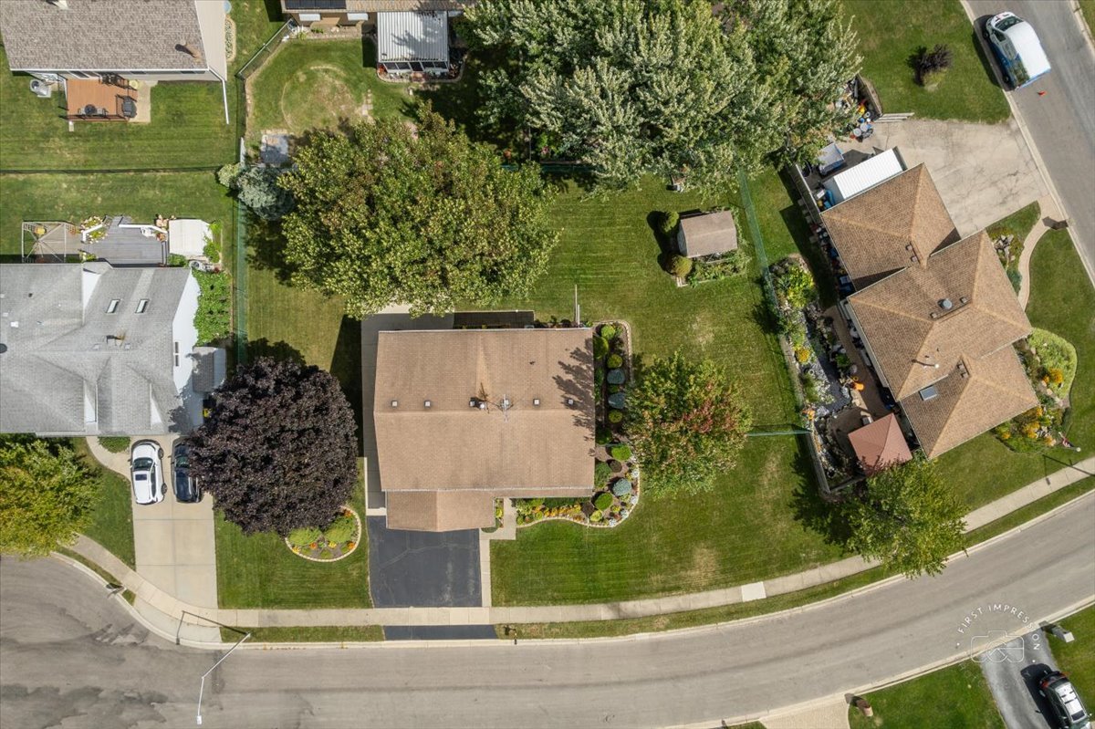 877 Malibu Court, Carol Stream, IL 60188