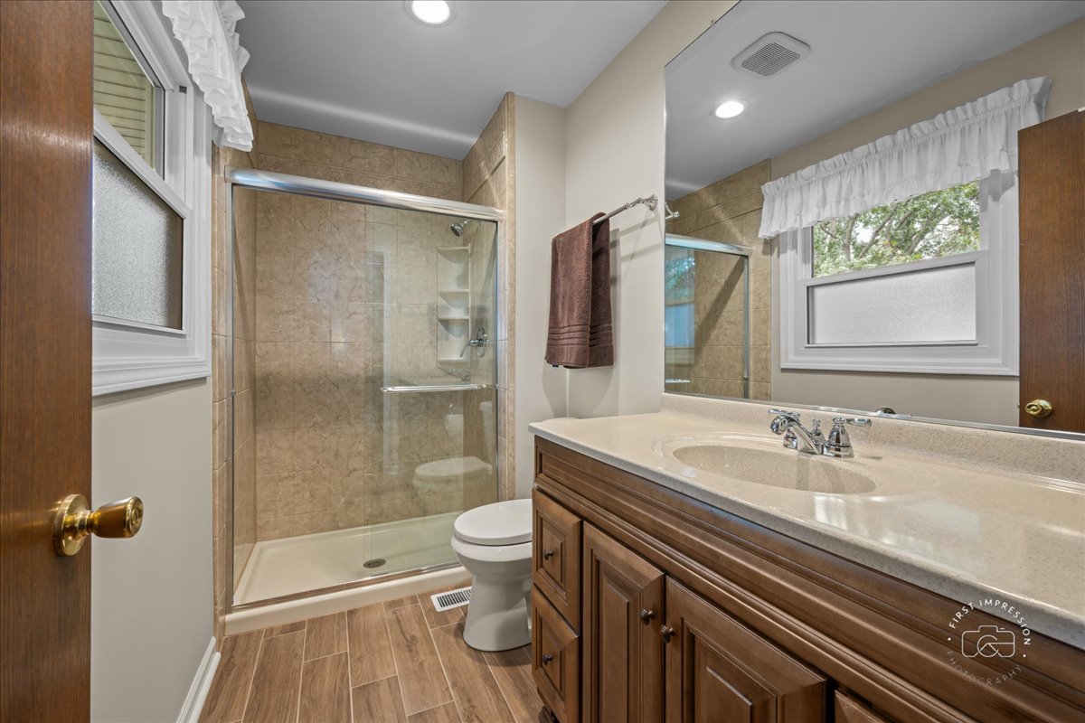 877 Malibu Court, Carol Stream, IL 60188