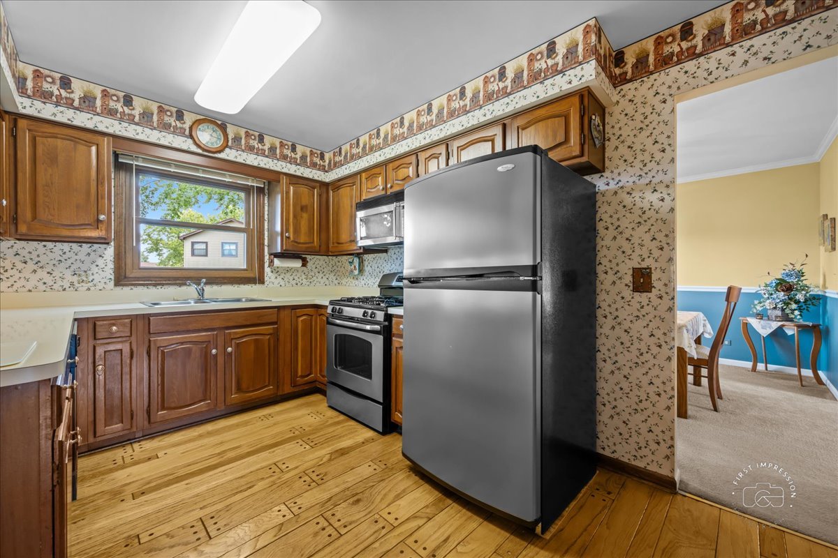 877 Malibu Court, Carol Stream, IL 60188