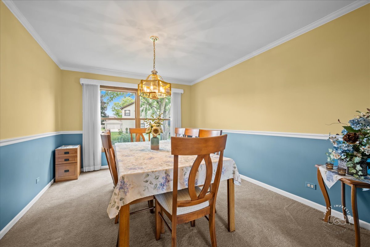 877 Malibu Court, Carol Stream, IL 60188