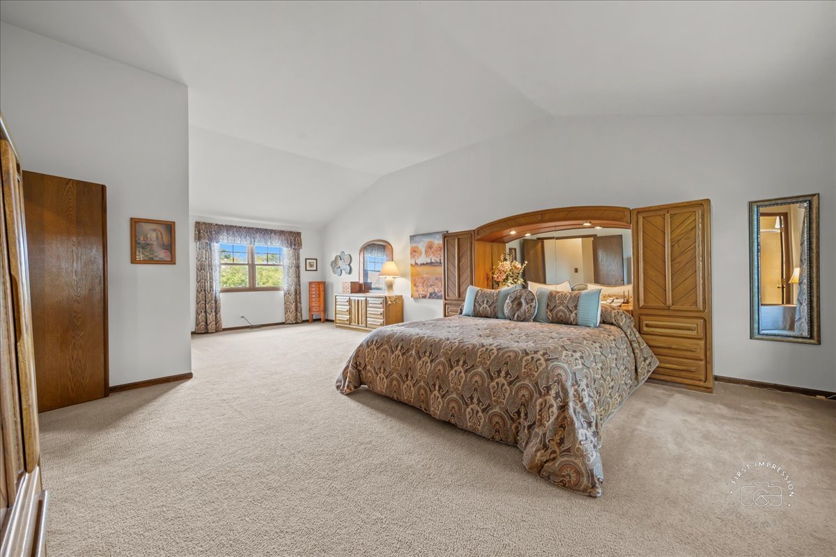 877 Malibu Court, Carol Stream, IL 60188