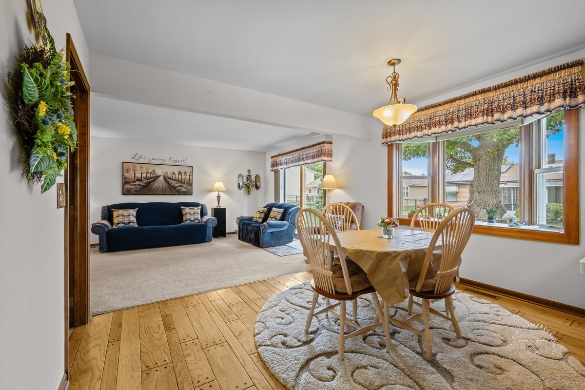 877 Malibu Court, Carol Stream, IL 60188
