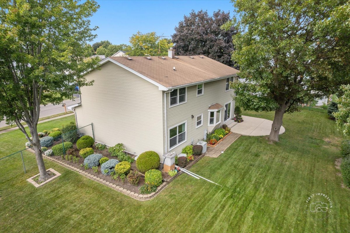877 Malibu Court, Carol Stream, IL 60188
