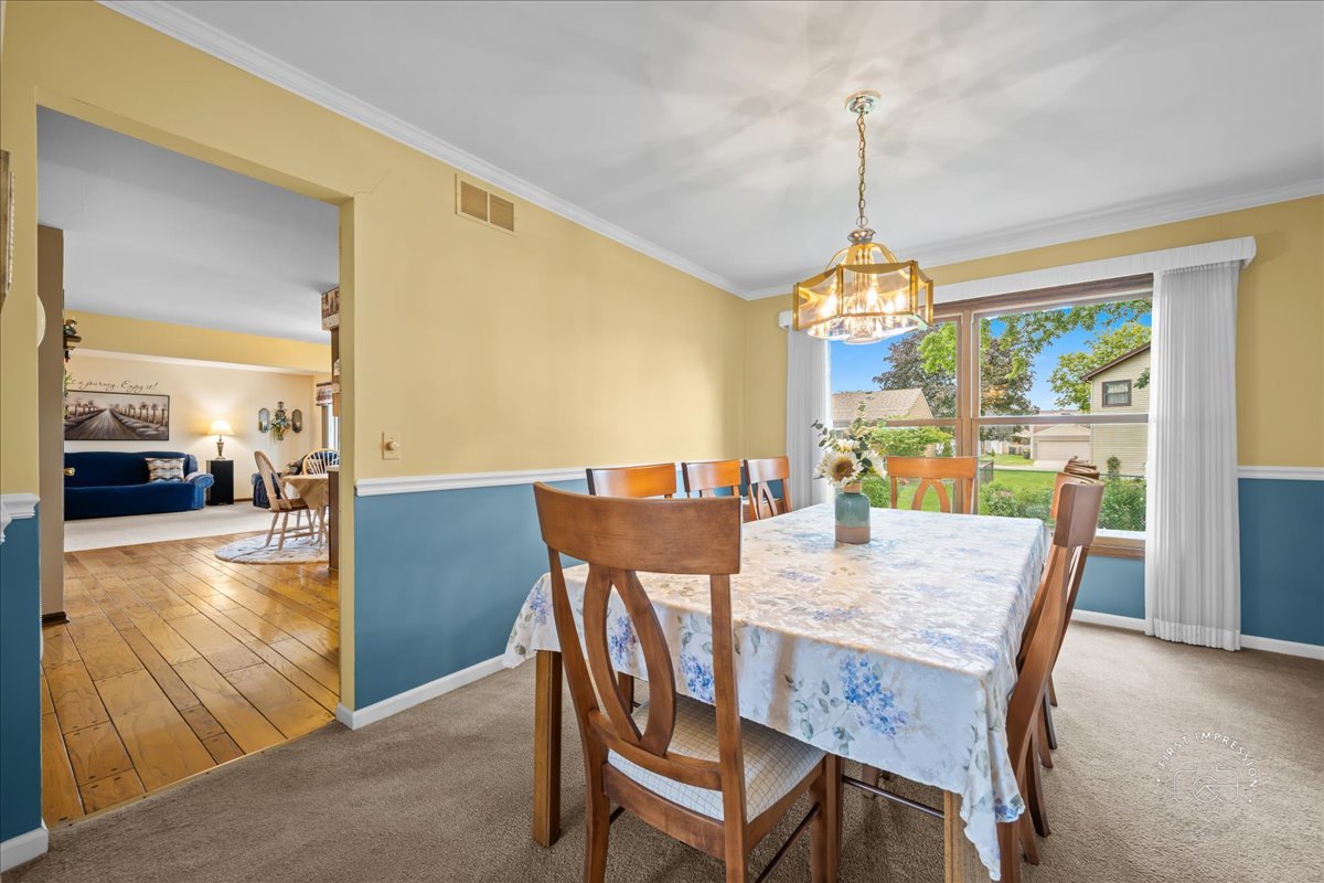 877 Malibu Court, Carol Stream, IL 60188