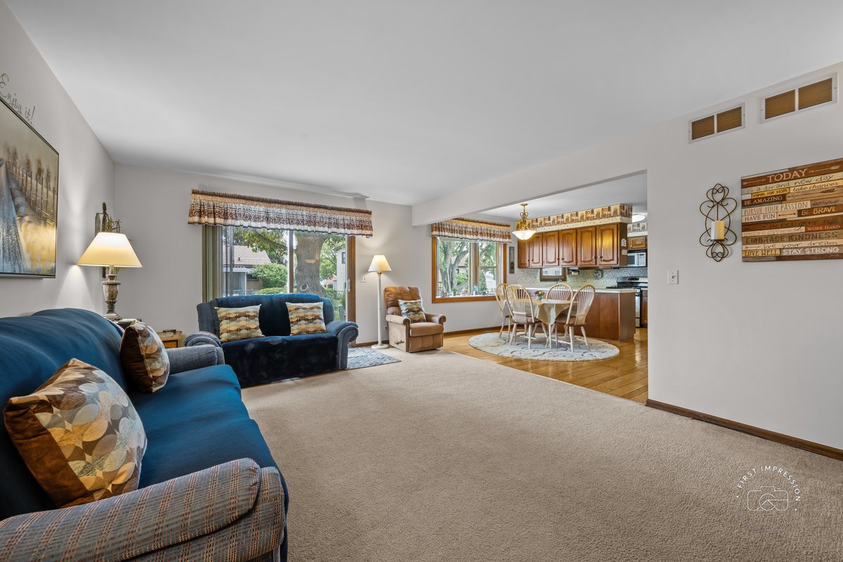 877 Malibu Court, Carol Stream, IL 60188