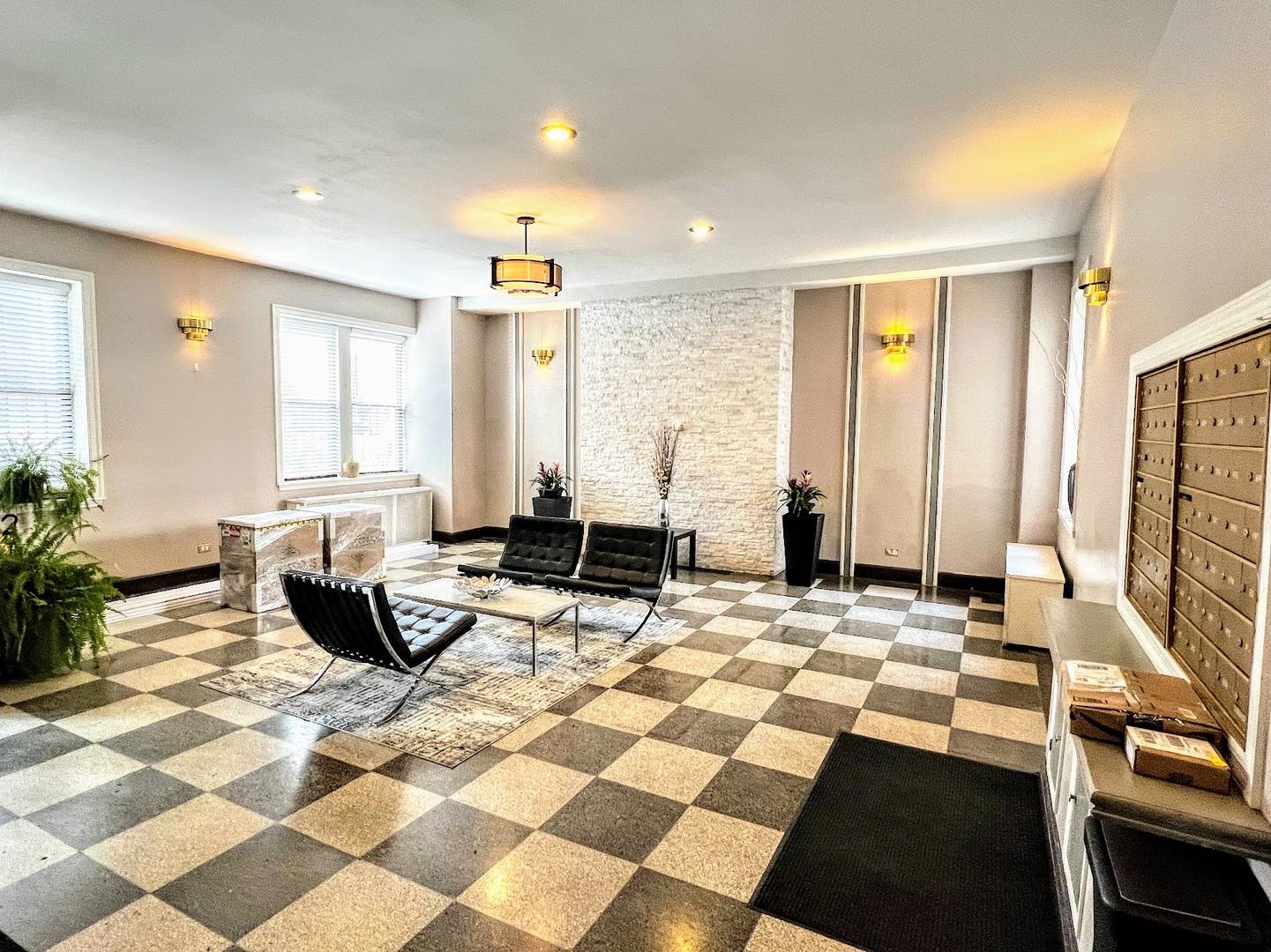 3933 N Clarendon Avenue #701PH, Chicago, IL 60613