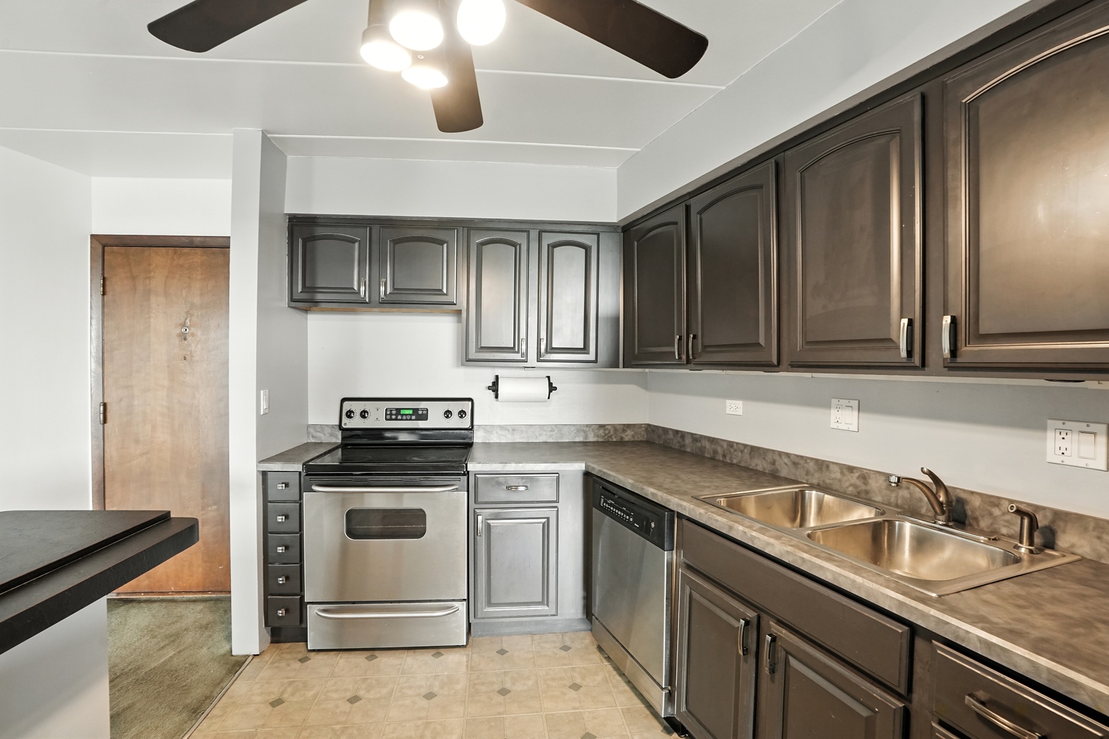 2304 Holiday Terrace #503, Lansing, IL 60438