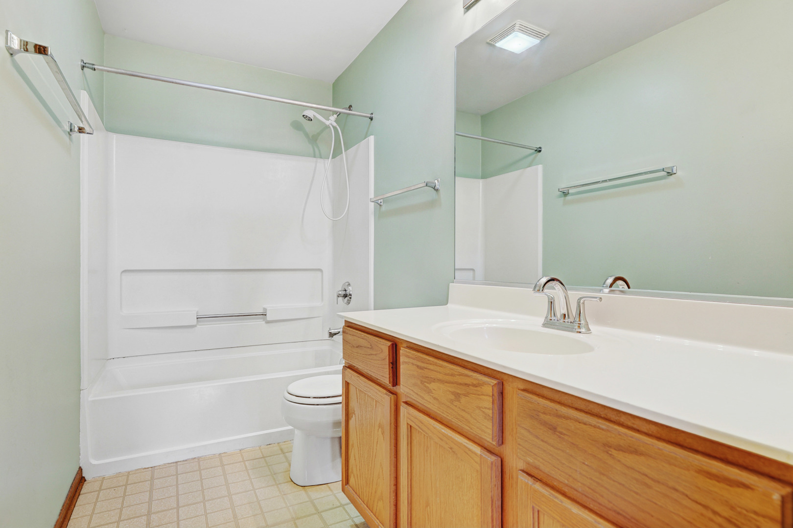 94 Waterbury Circle, Oswego, IL 60543