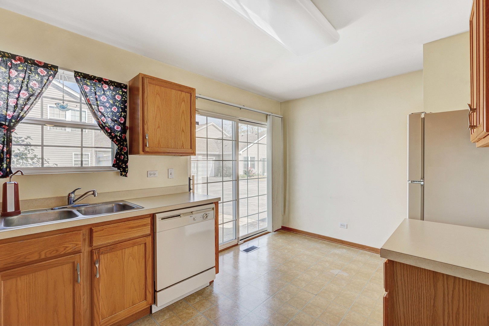 94 Waterbury Circle, Oswego, IL 60543