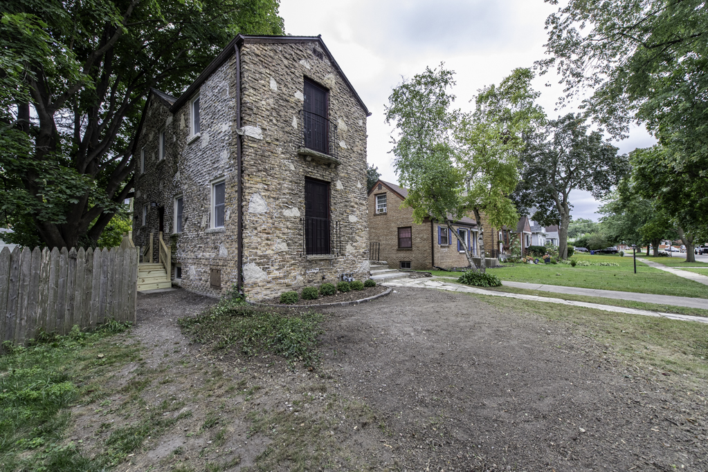 1335 Chestnut Street, Waukegan, IL 60085