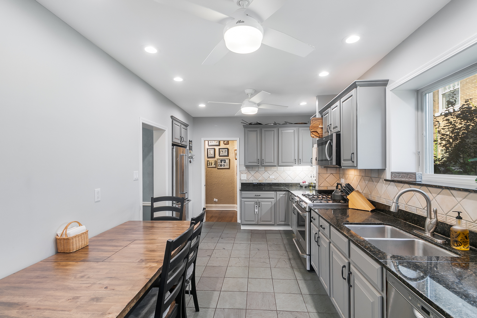 10337 S Hamilton Avenue, Chicago, IL 60643