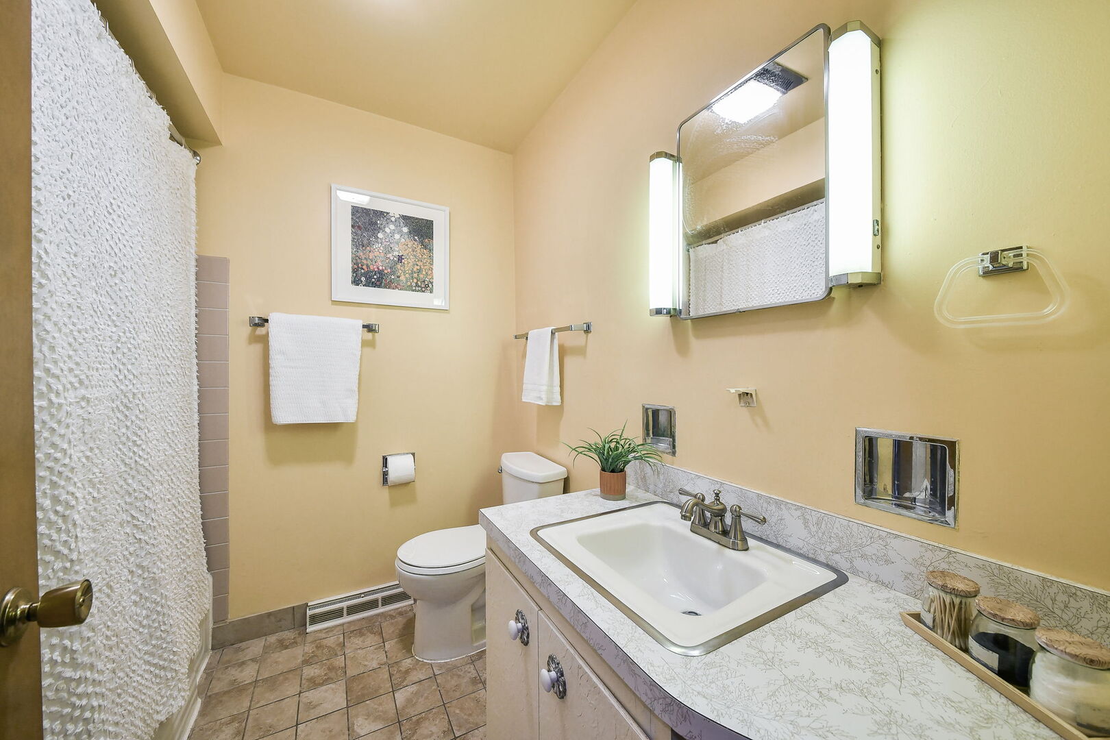 61 Grove Avenue, Glen Ellyn, IL 60137