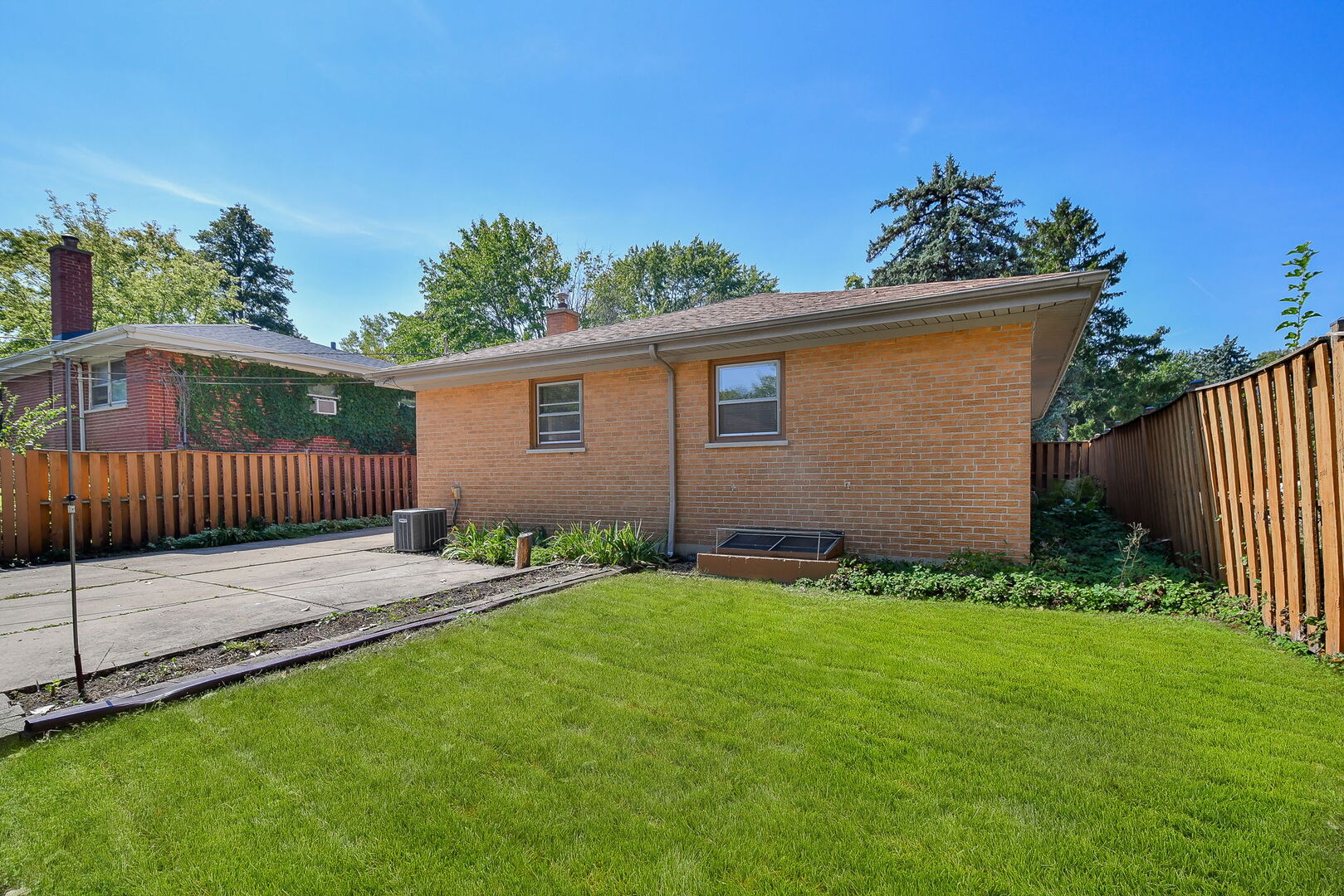 61 Grove Avenue, Glen Ellyn, IL 60137