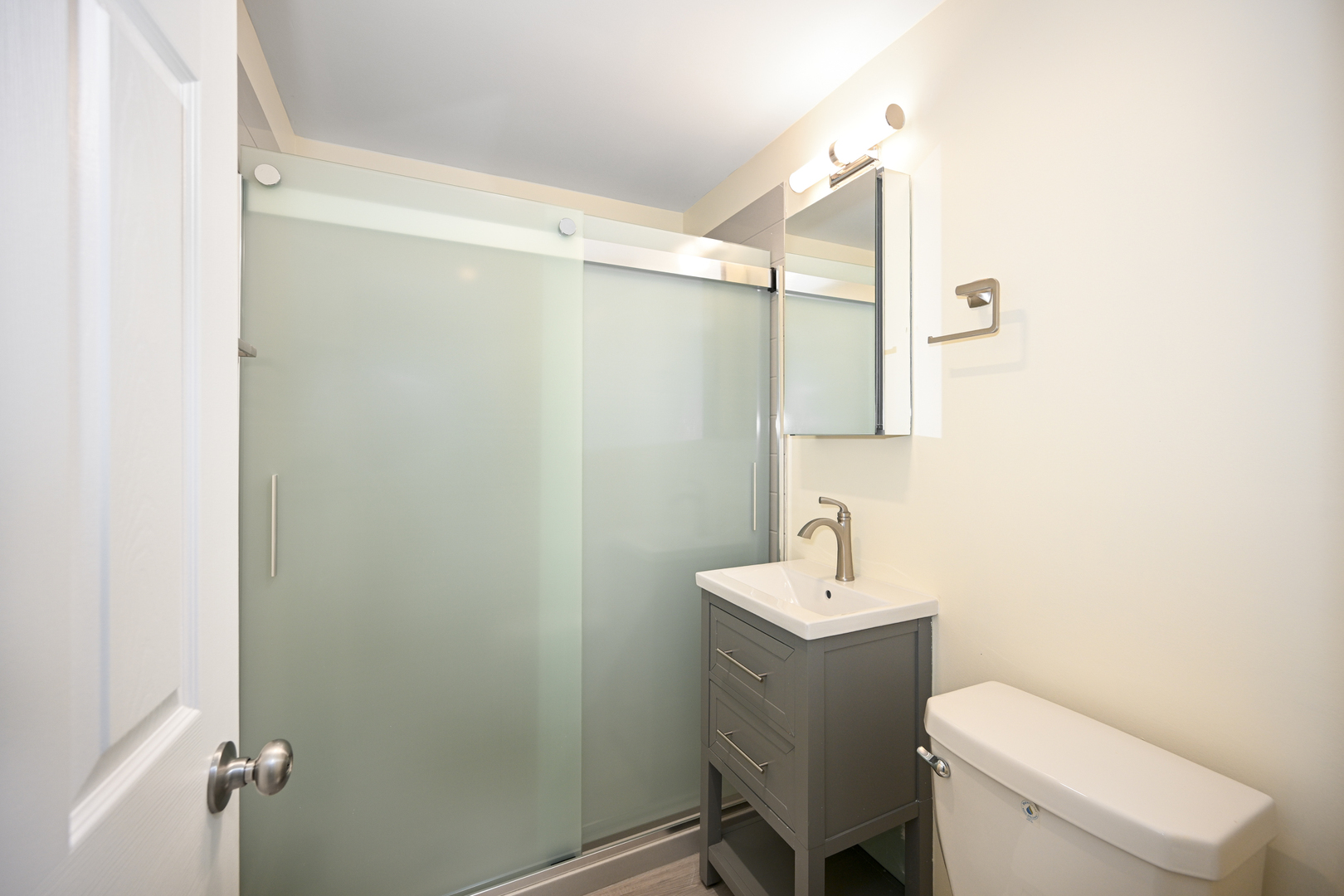 21W745 Glen Valley Drive, Glen Ellyn, IL 60137