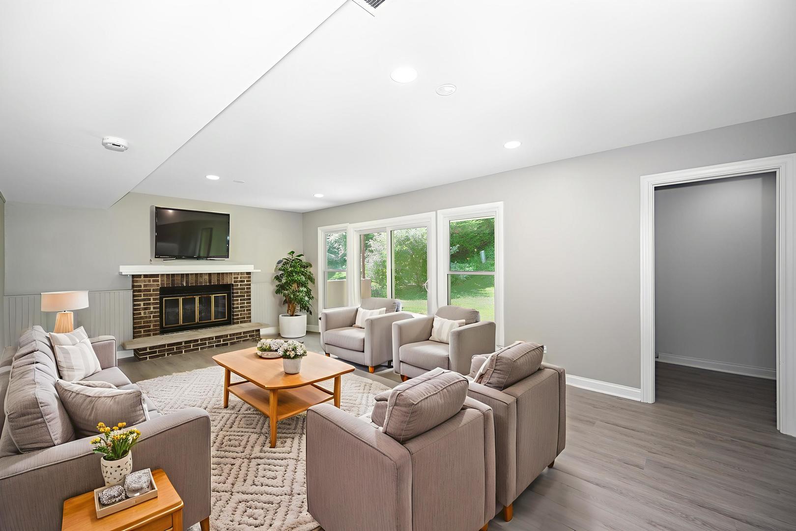 21W745 Glen Valley Drive, Glen Ellyn, IL 60137